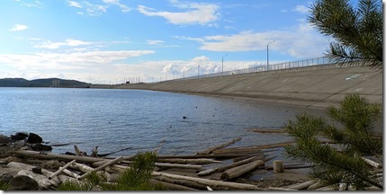 В конце мая 2014 г. инспекторы Усть-Илимской государственной инспекции по маломерным судам зафиксировали снижение уровня воды в Усть-Илимском водохранилище более чем на метр. Фото: Мой Усть-Илимск.RU